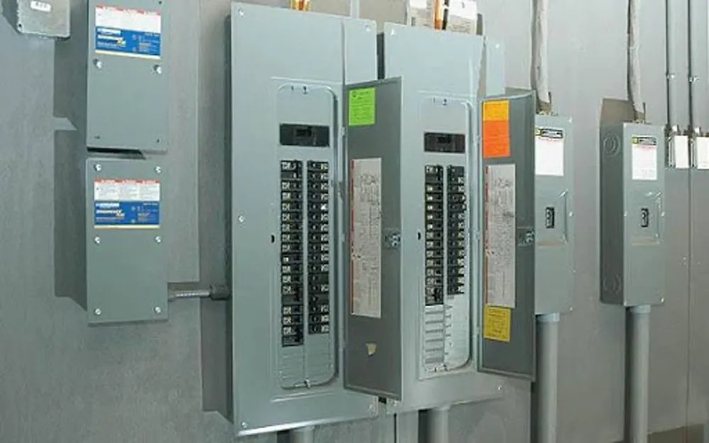 Reliable electrician providing emergency electrical service in , 