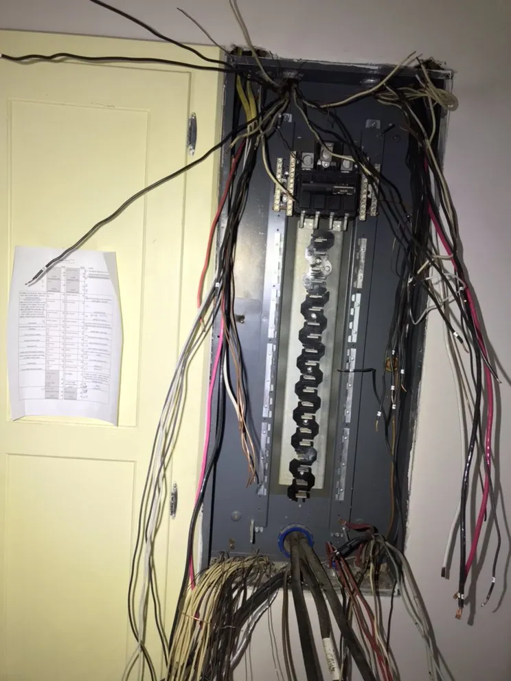 Expert electrician providing emergency electrical service in , 