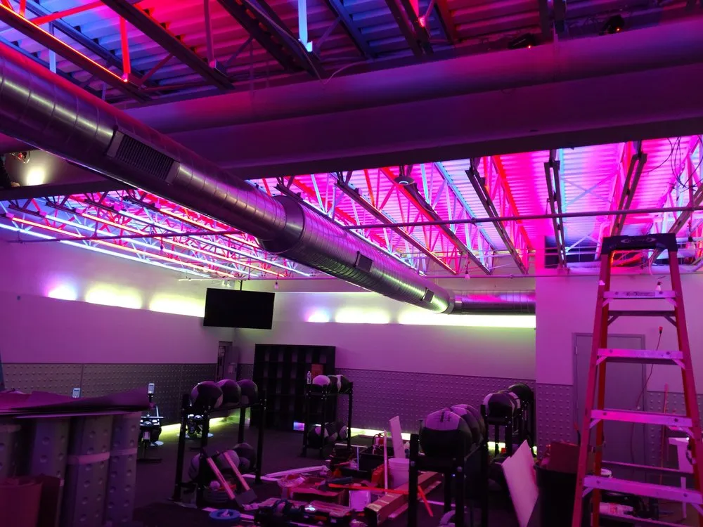 Slide of Mundo Construction