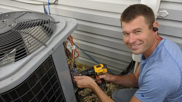 Murphy Family Electric Logo