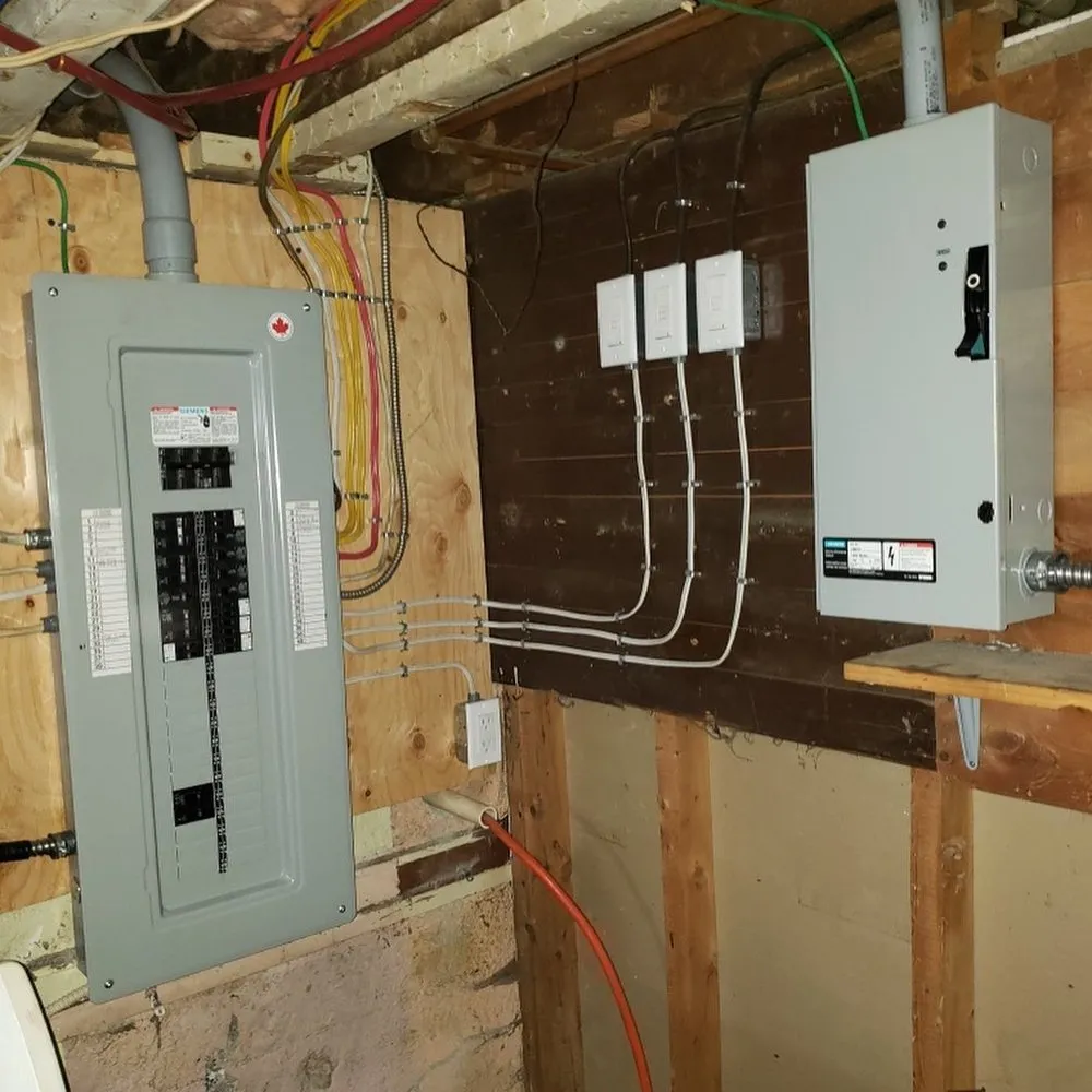 Professional electrician providing electrical repair in Flushing, NY - Murray Hill Licensed Electrician