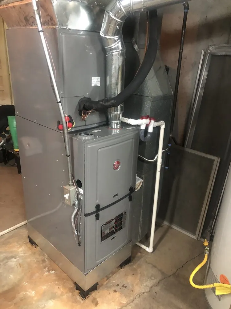 Trusted electrician providing emergency electrical service in , 