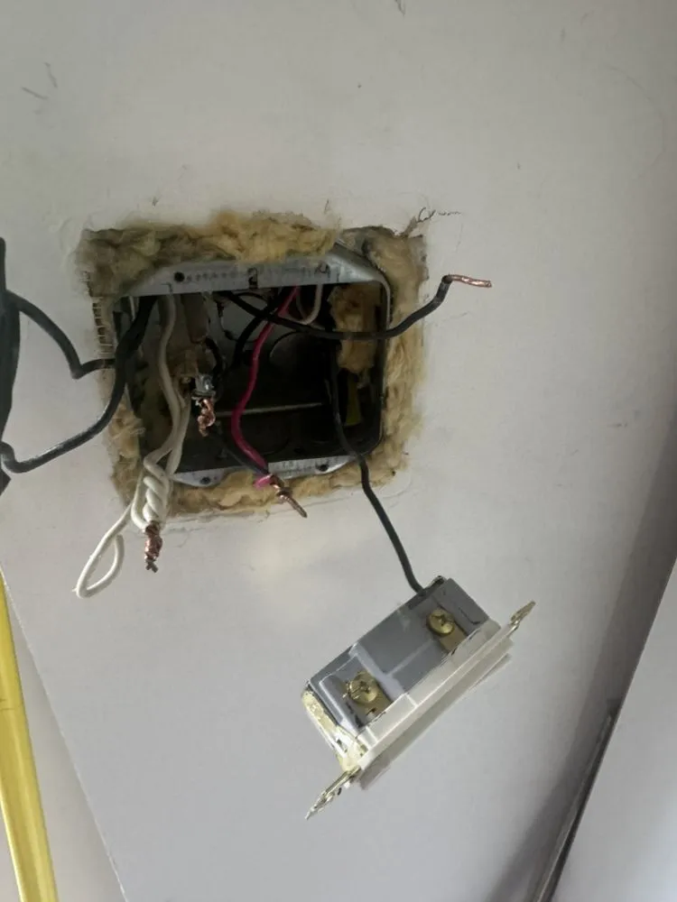 Licensed electrician providing electrical repair in Harwood, MD - Myles Electric