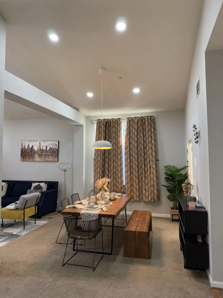 Slide of Mynor Electric