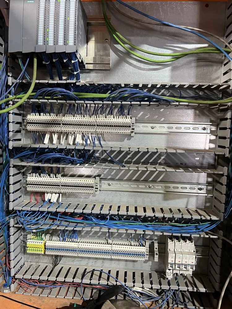 Slide of N light Electric