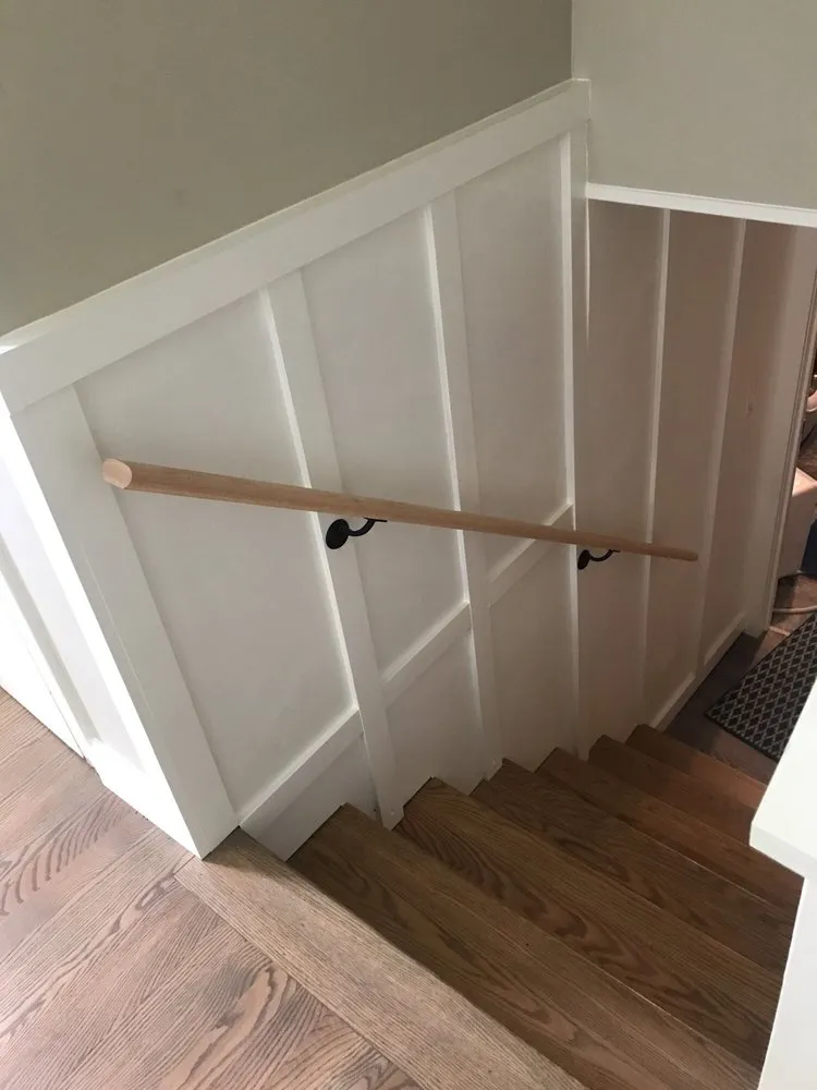 Emergency electrician providing electrical repair in , 