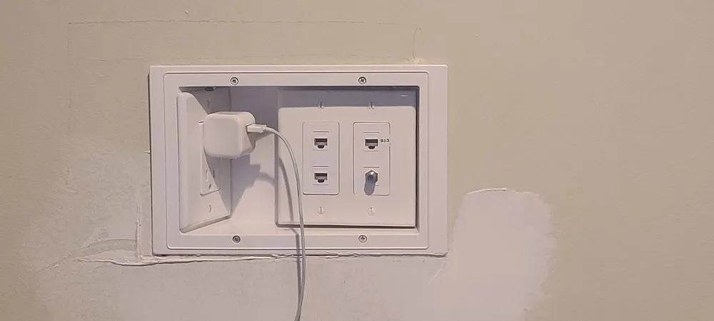 Expert electrician providing circuit breaker repair in , 