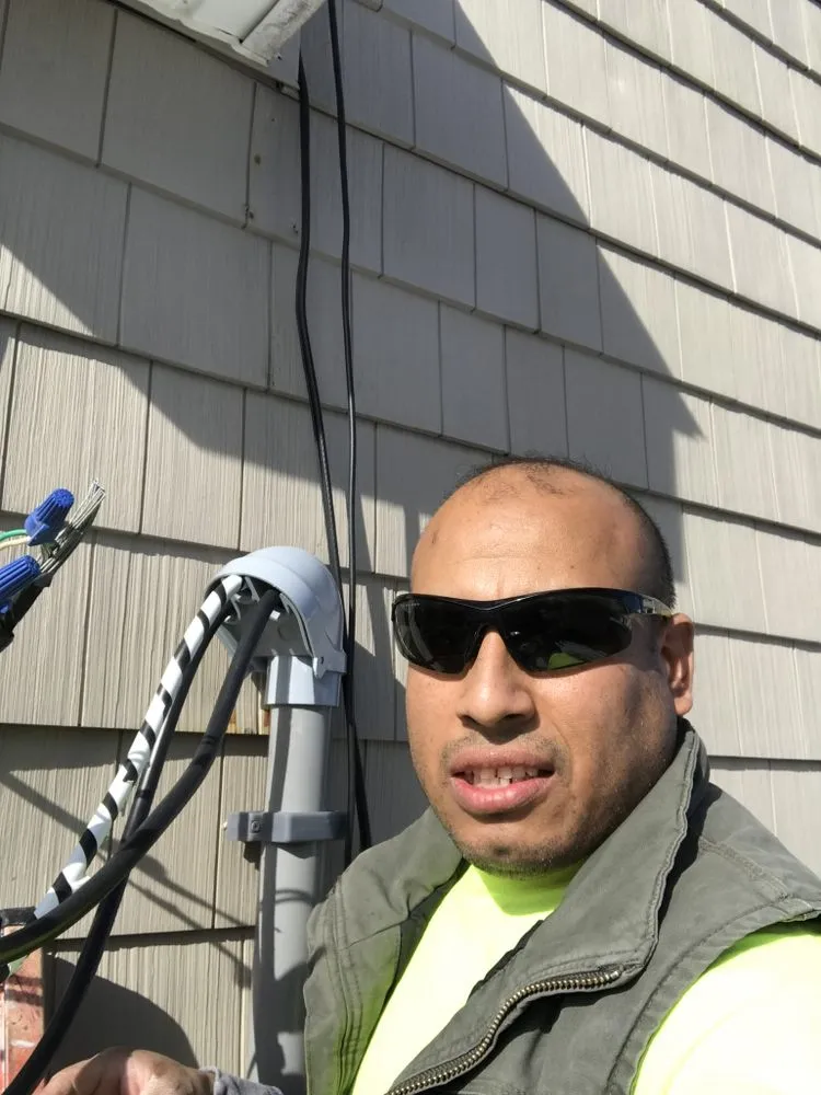 Slide of Nehemias Rodriguez Electrical Services