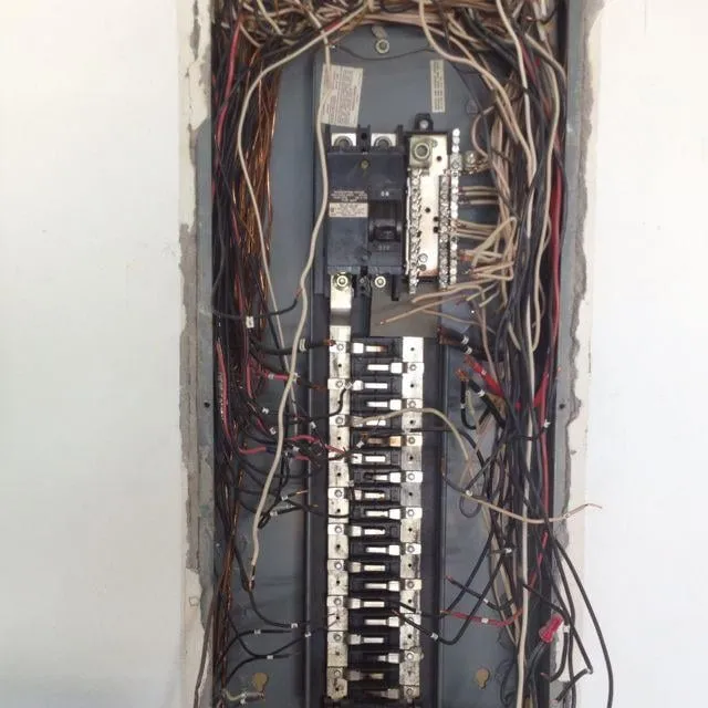 Emergency electrician providing circuit breaker repair in ,