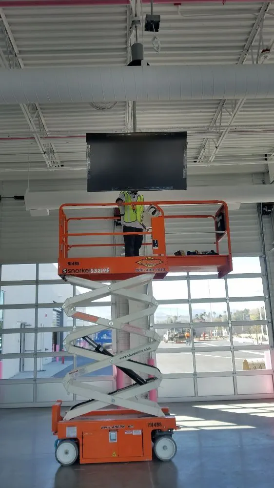 Professional electrician providing electrical repair in , 