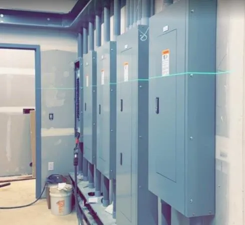 Emergency electrician providing circuit breaker repair in , 