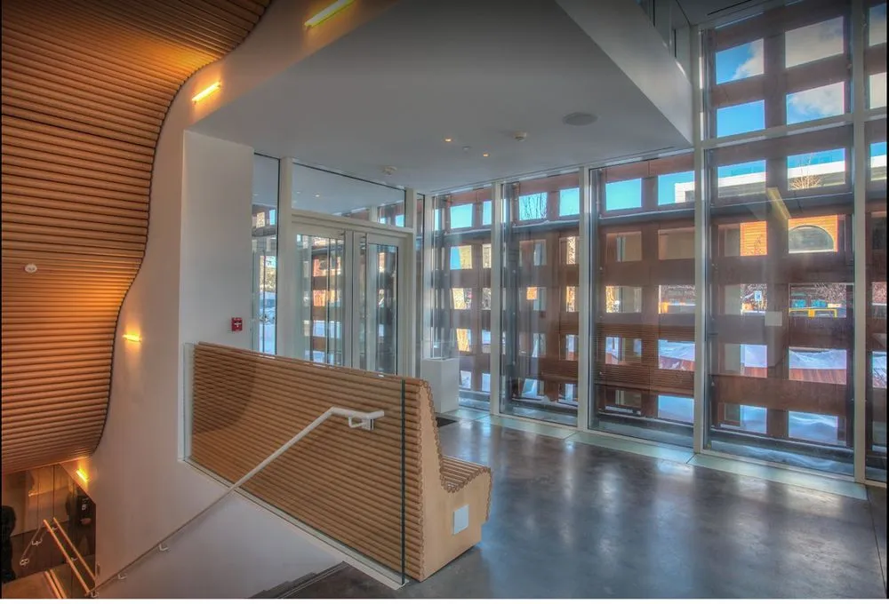 Emergency electrician providing wiring installation in ,