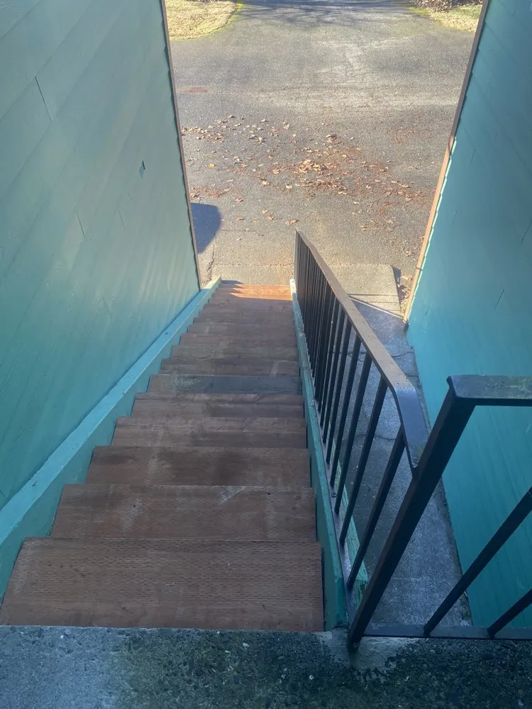 Slide of New Moon Handyman