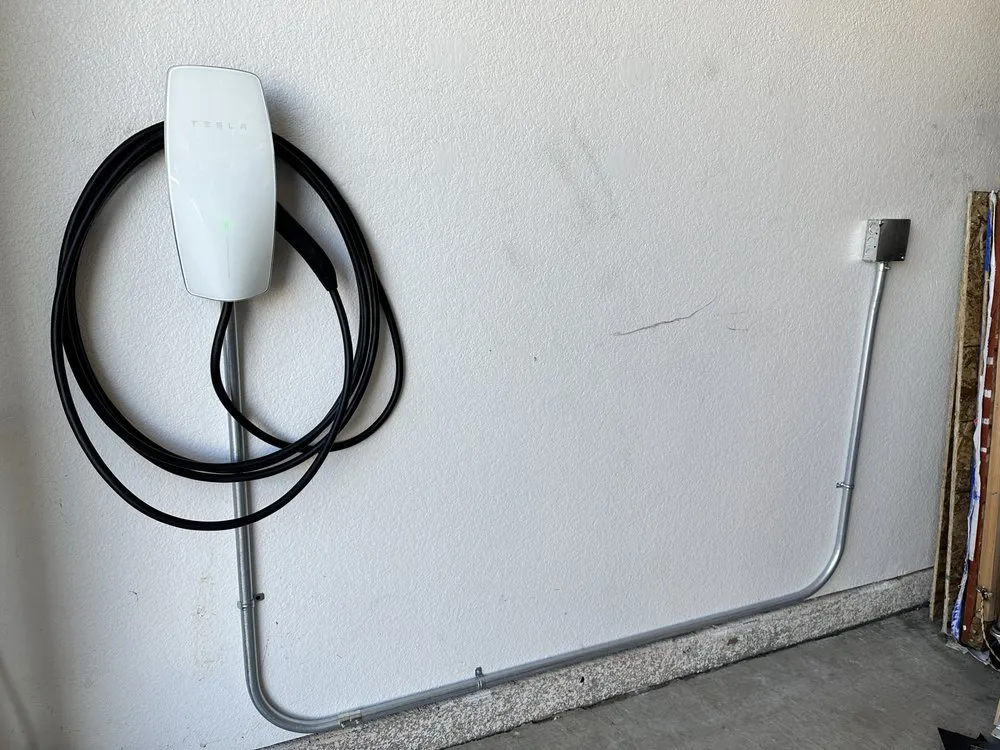 Trusted electrician providing electrical repair in , 