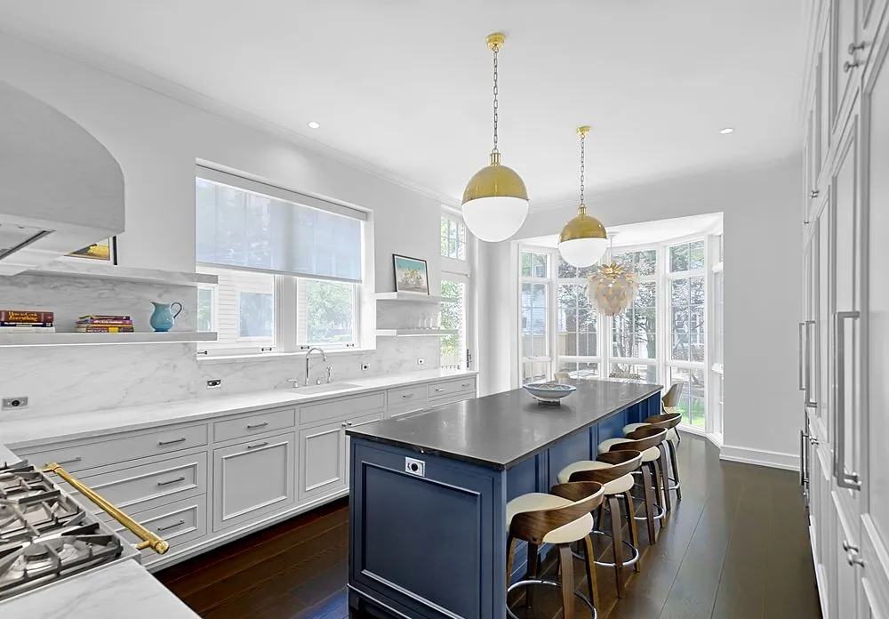 Slide of New York Blue Bird Decor