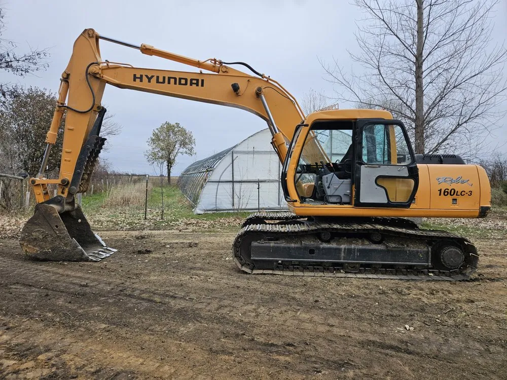 Licensed electrician providing circuit breaker repair in , 