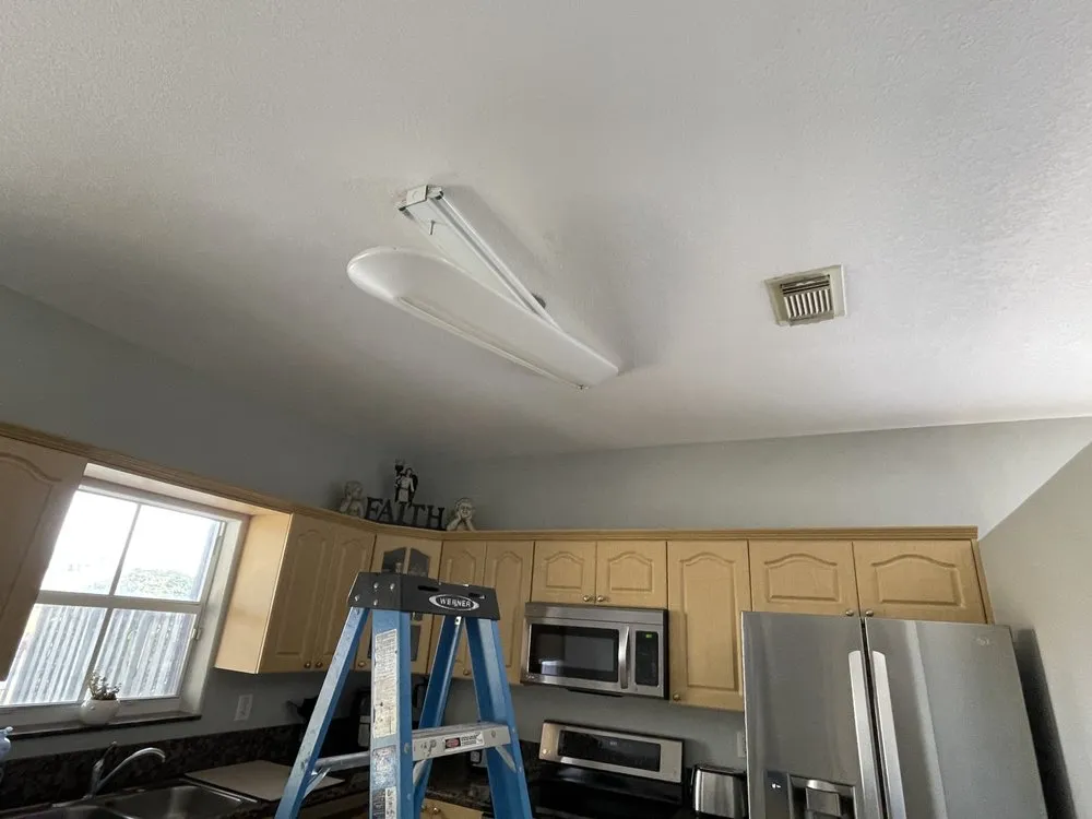 Emergency electrician providing circuit breaker repair in ,