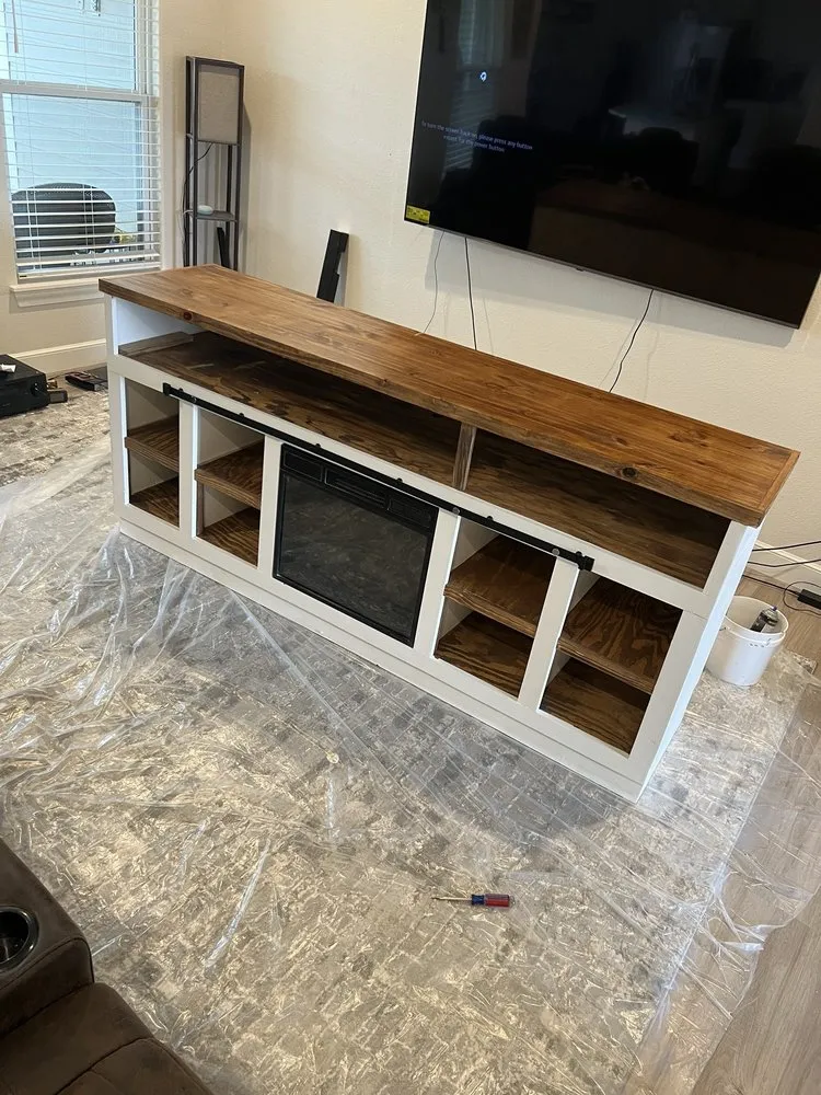 Certified electrician providing electrical repair in , 