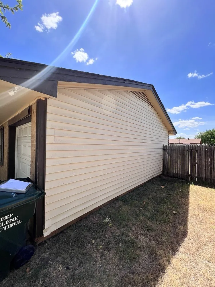 Emergency electrical service for homes in lighting installation,  by 