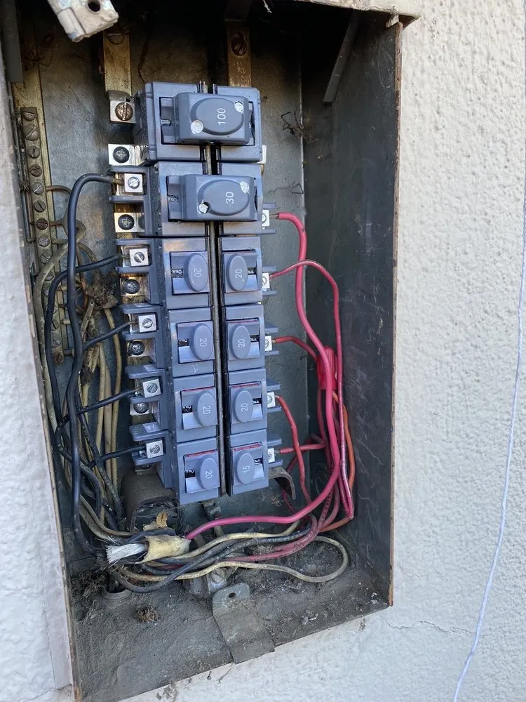 Trusted outlet and switch repair in Reseda, CA by Nexus Electric