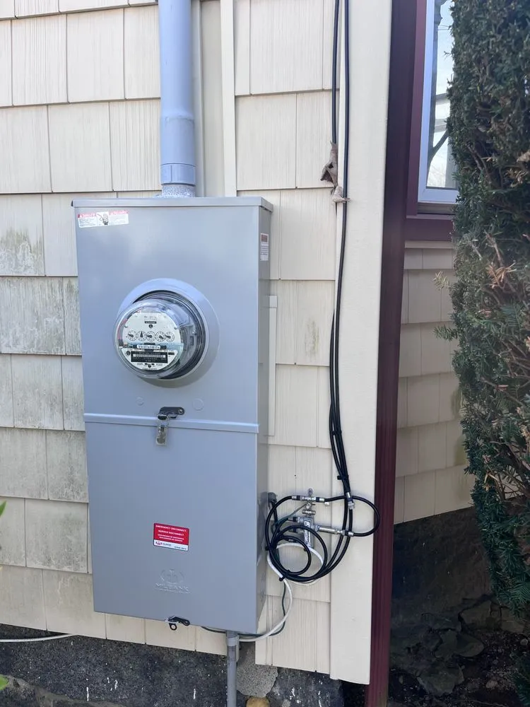 Slide of Nguyen Electrician