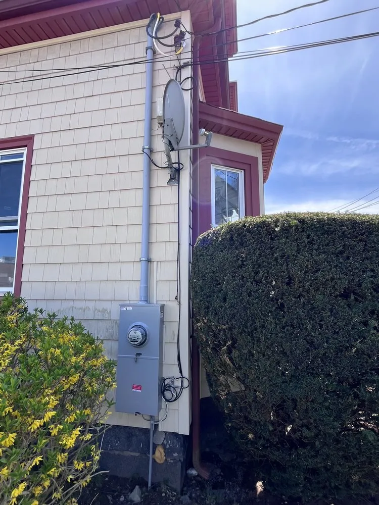 Slide of Nguyen Electrician