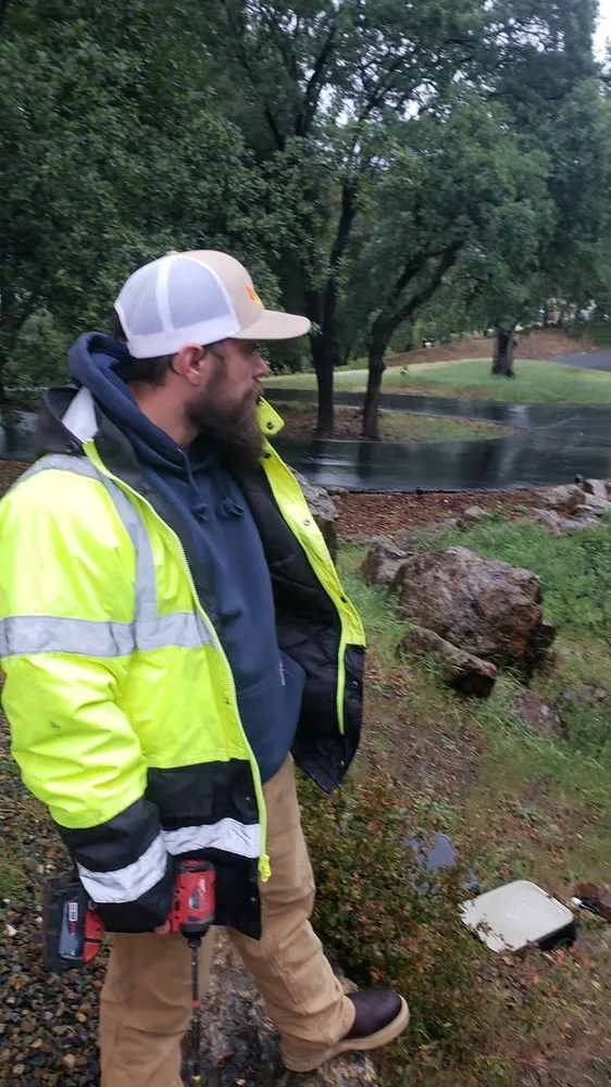 Trusted electrician providing circuit breaker repair in , 