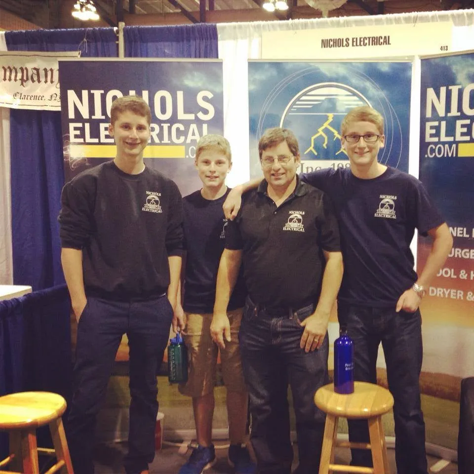 Licensed electrician providing circuit breaker repair in ,