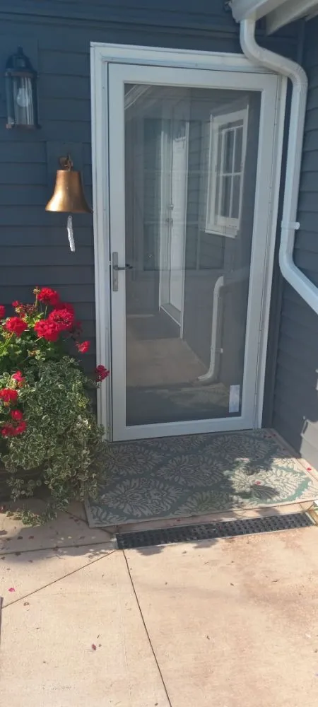 Trusted electrician providing emergency electrical service in , 