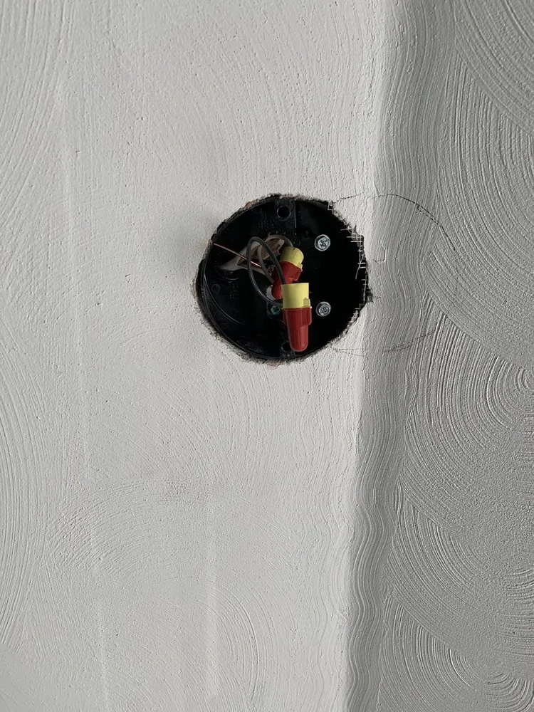 Expert electrician providing circuit breaker repair in ,