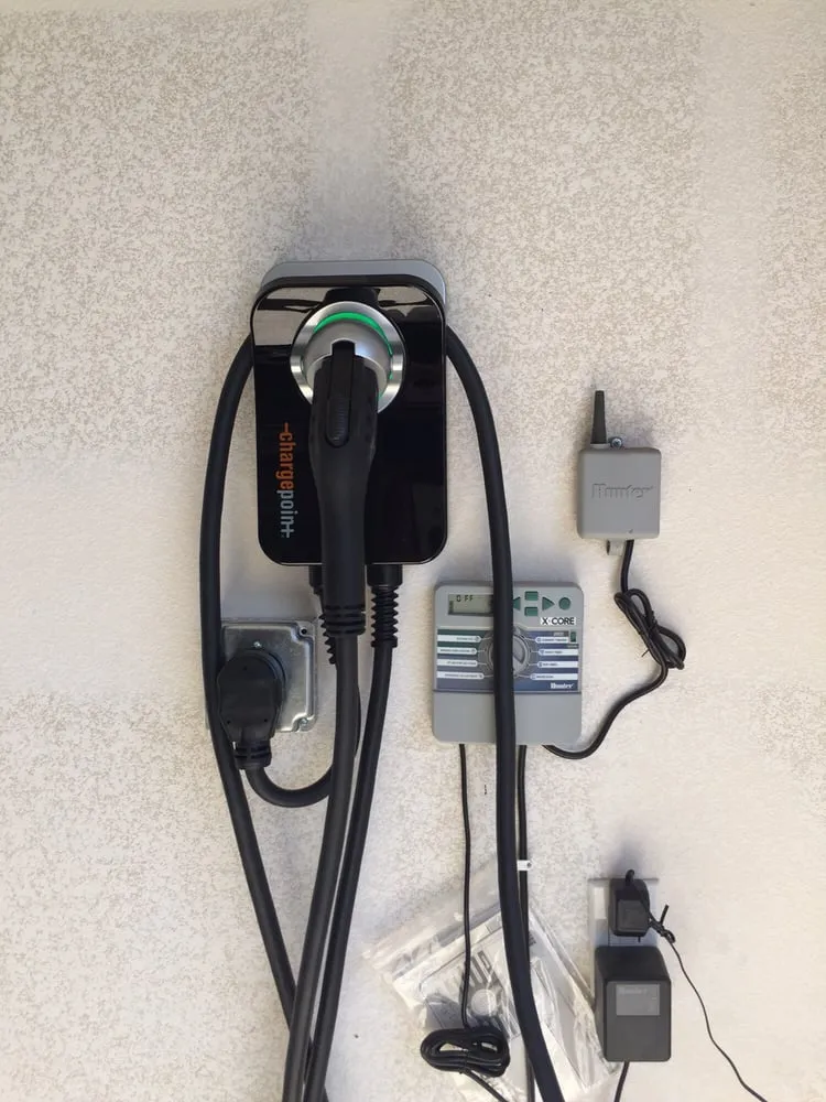 Licensed electrical service for homes in wiring installation, by