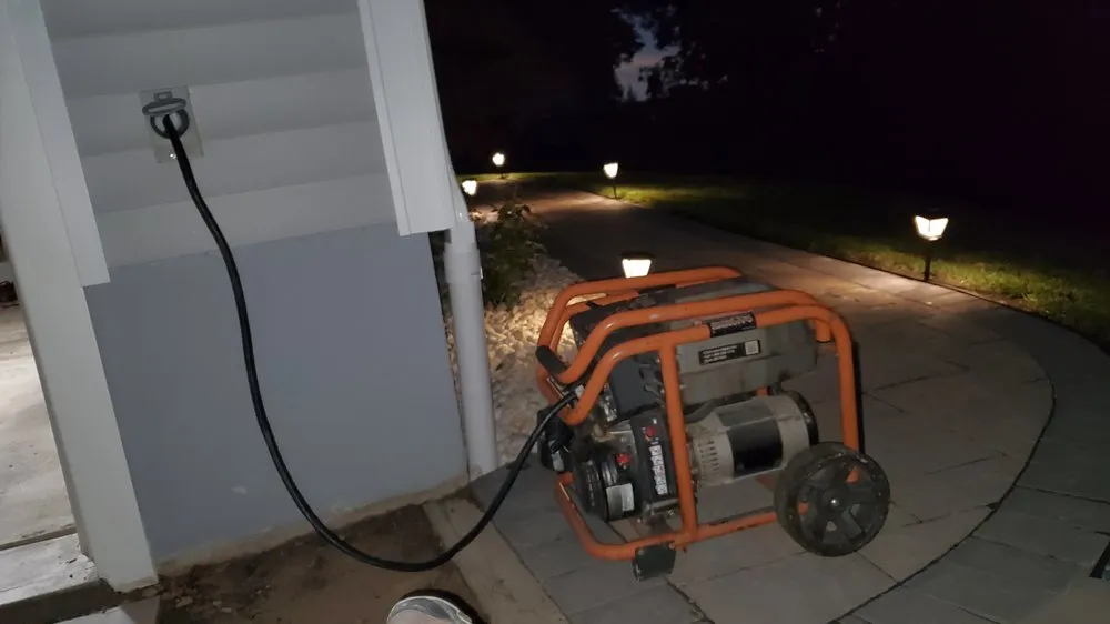 Emergency electrician providing circuit breaker repair in , 