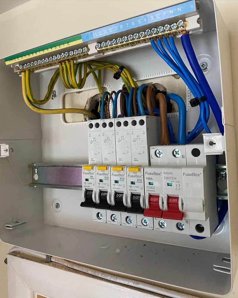 Slide of Noah Galang Electrican