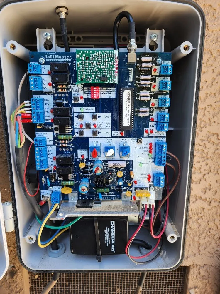 Reliable electrician providing circuit breaker repair in , 