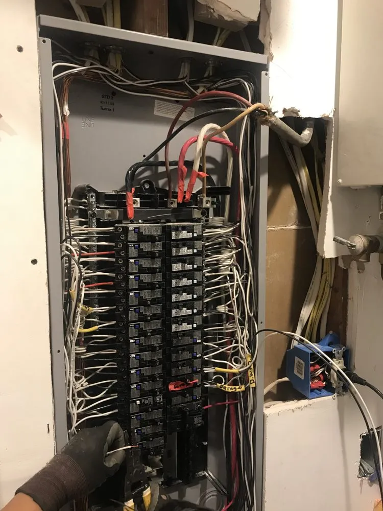 Slide of Noor Electric