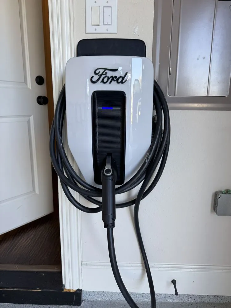 Certified electrician providing wiring installation in , 