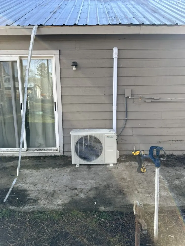 Professional electrician providing circuit breaker repair in , 