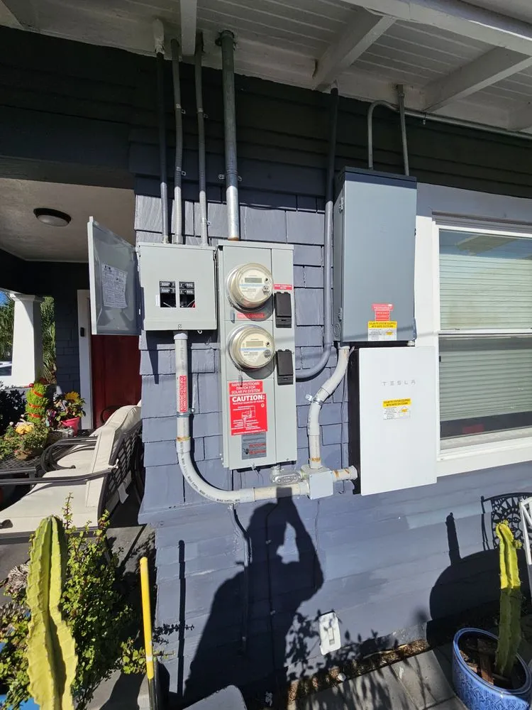 Certified electrician providing emergency electrical service in , 