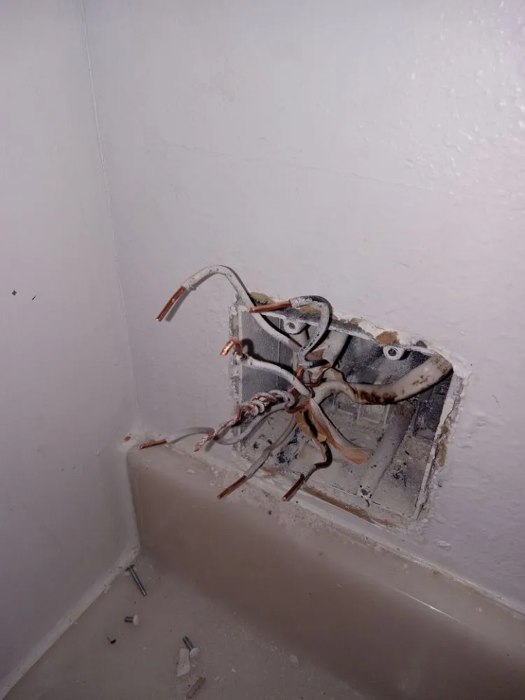 Expert electrician providing electrical repair in , 