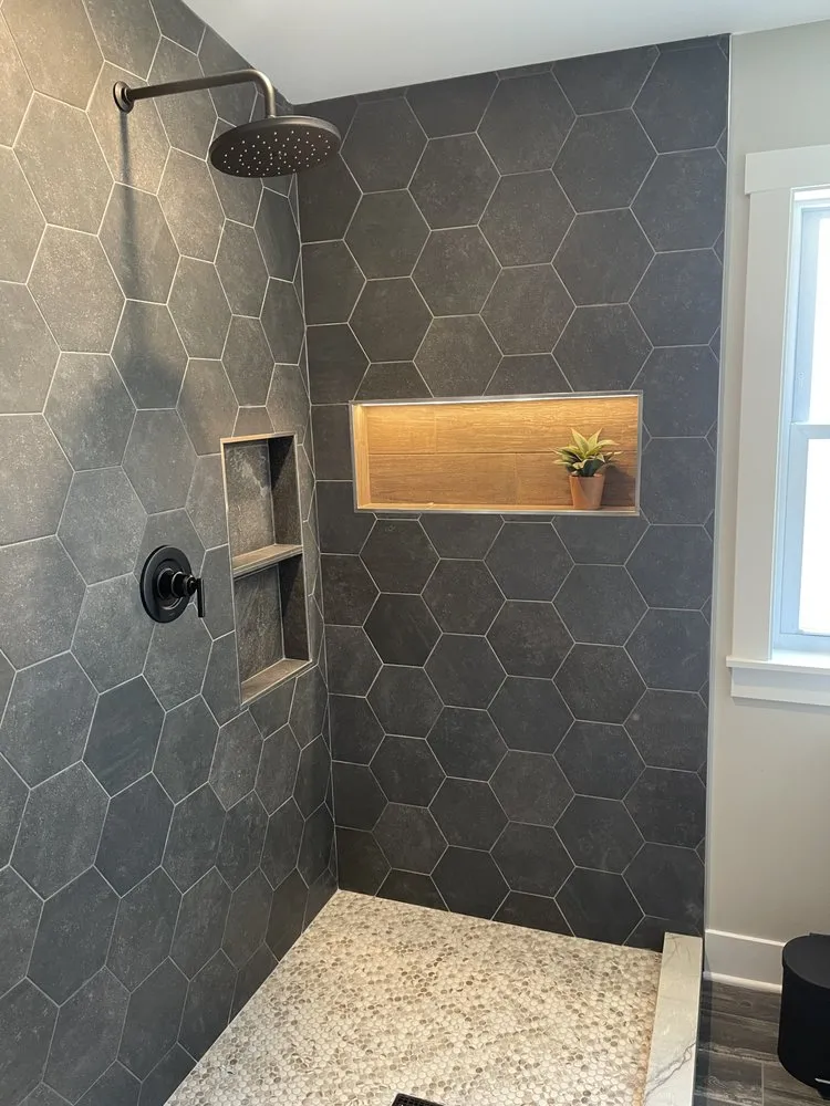 Emergency electrician providing electrical repair in , 