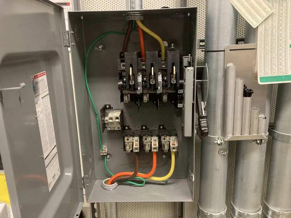 Affordable electrician providing emergency electrical service in Sylmar, CA - Nuance Electric