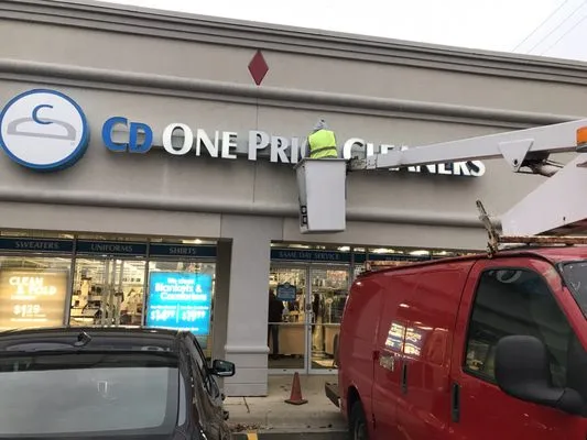 Nuer Lighting & Signs