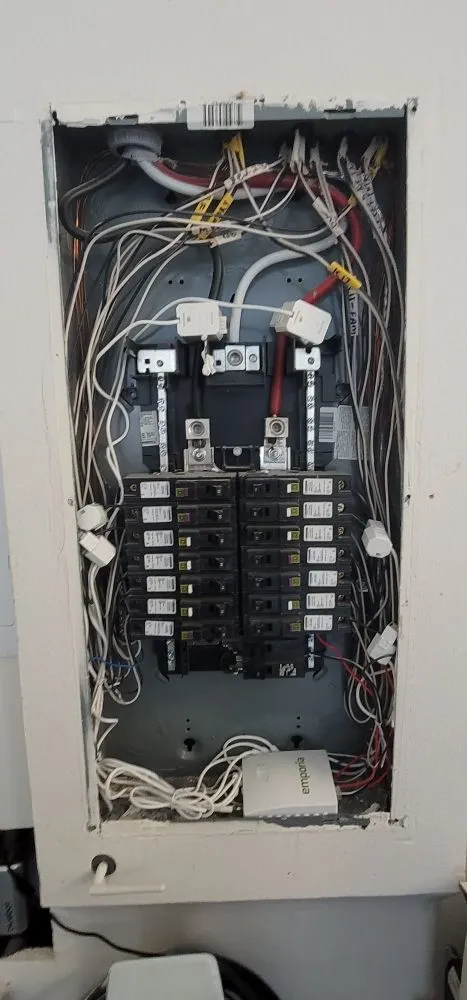 Slide of Nunez Electric and Solar