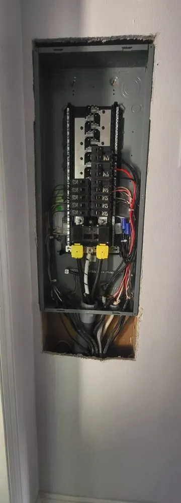 Certified electrician providing outlet and switch repair in Kissimmee, FL - Nunez Reynoso Electric