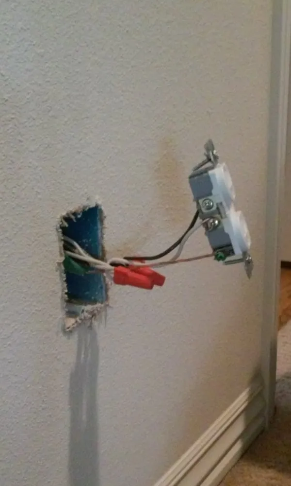 Affordable electrician providing circuit breaker repair in Seligman, MO - NWA Electric