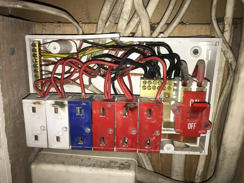 Slide of Oak Lawn Emergency Electrician