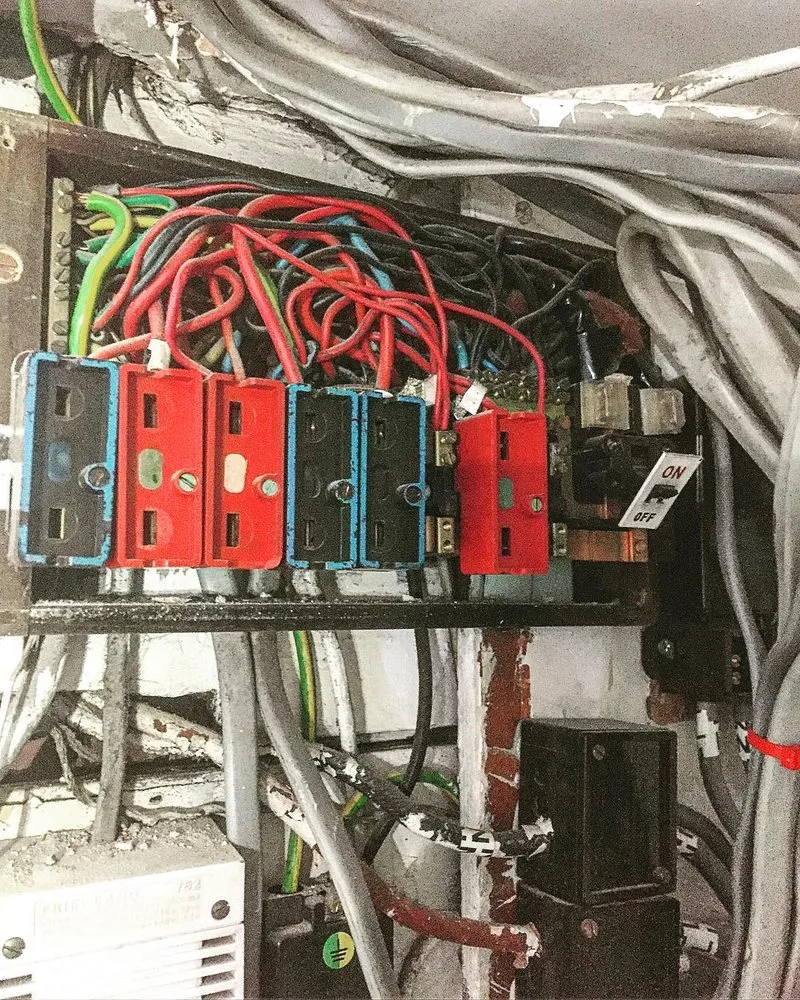 Slide of Oak Lawn Emergency Electrician