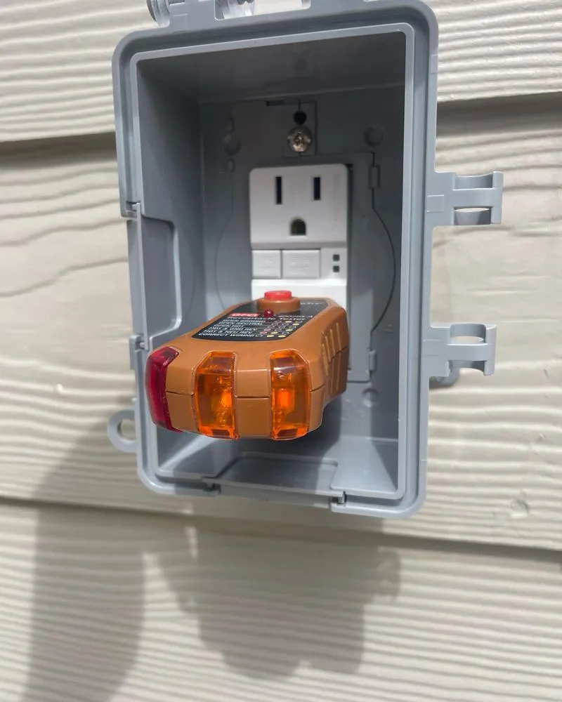 Slide of Oak Park Licensed Electrician