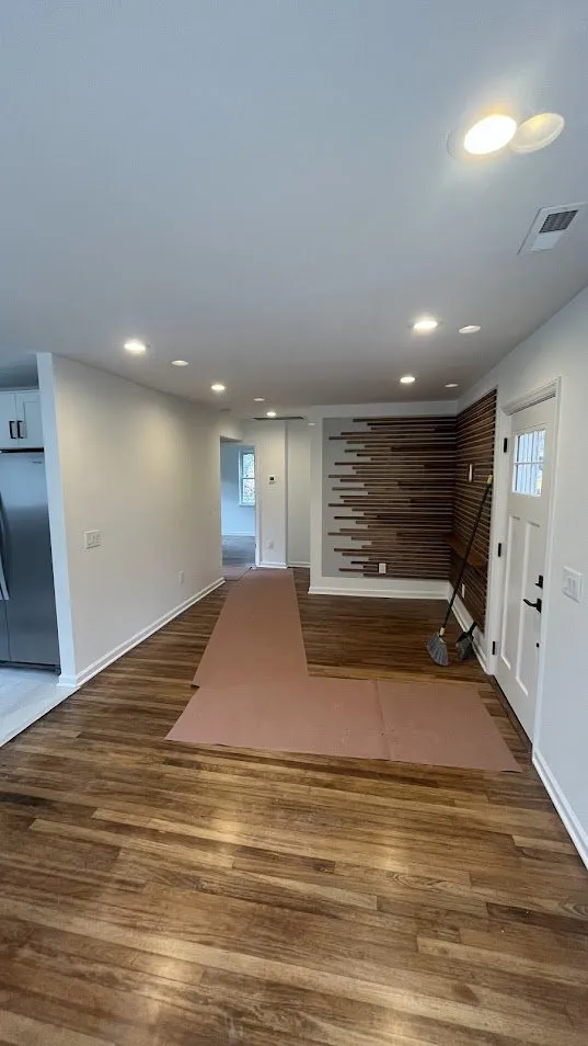 Slide of Obsidian Electric