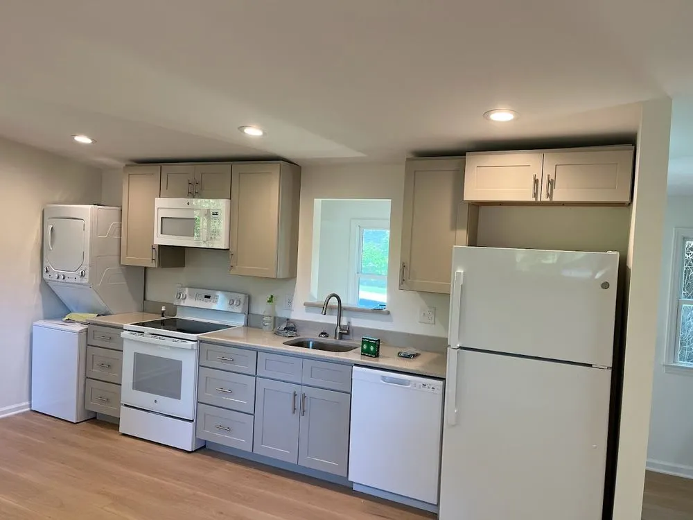 Slide of Obsidian Electric